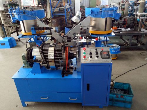 آخرین مورد شرکت تأمین‌کننده خودرو آلمانی تولید خود را با دستگاه پیشرفته ساخت پرچ ارتقا می‌دهد